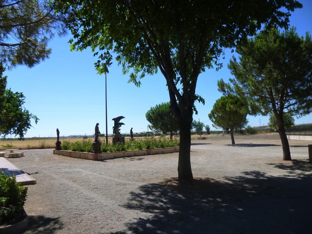 Alojamiento Rural Los Delfines Valdepenas Bagian luar foto