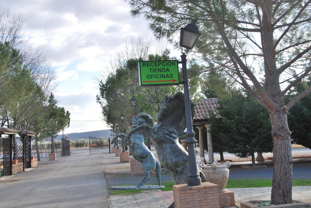 Alojamiento Rural Los Delfines Valdepenas Bagian luar foto